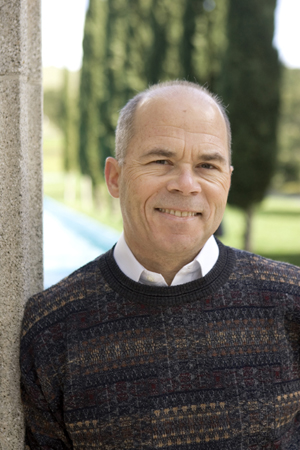  Бернард Голден -- генеральный директор консультационной компании HyperStratus, специализирующийся на вопросах виртуализации, организации вычислений в облаке и связанных с этим моментах. Автор бестселлера Virtualization for Dummies (