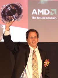 Бергман показал подложку с чипами Fusion, но сфотографировать ее удалось только издалека