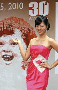 Общее впечатление от одного из крупнейших мировых компьютерных шоу таково: ИТ-индустрия если и не оправилась от экономических потрясений, то, во всяком случае, готовится к развитию событий по оптимистичному сценарию