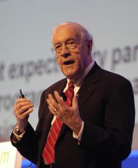 Фред Брукс: «Мне кажется, профессия учителя по сравнению с другими ценится и оплачивается слишком низко»