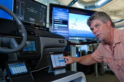 Новое подразделение Intel должно обобщить многолетний опыт исследования того, как и почему люди начинают использовать, используют вновь или отвергают новые информационные и коммуникационные технологии