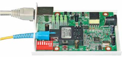 Рисунок 6. В медиаконвертере NF-W02P оптический разъем скрыт внутри корпуса, что защищает от случайных отключений.