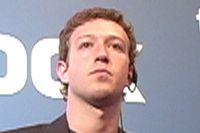 Марк Цукерберг создал Facebook в 2004 году в комнате общежития Гарвардского университета и с тех пор неотрывно контролирует развитие компании