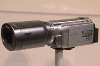 Panasonic — первый крупный производитель цифровых видеокамер, который готов предложить массовому рынку оборудование для съемки трехмерного видео