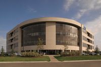 С проблемами, аналогичными проблемам RIM, ИТ-компании сталкиваются в процессе экспансии в страны, где требования к безопасности и конфиденциальности заметно отличаются от того, к чему они привыкли дома 