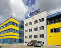 Рисунок 2. ЦОД компании DEAC в Риге, открытый в 2009 году, — крупнейший в Прибалтике. Площадь серверных составляет 600 м2. В нем установлено 200 стоек на 8000 серверов. В 2011–2012 годах планируется увеличение площади до 1400 м2 (500 стоек на 20 000 серверов) и обеспечение уровня надежности Tier IV. Общие инвестиции составляют 3 млн евро, в реализацию второго этапа проекта будет вложено 7–10 млн евро.