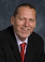 Дональд Ньюэлл: «Как в свое время прекратилась война частот, так закончится и наращивание количества ядер». Фото: AMD 