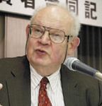 Исследуя экономические процессы, Бенуа Мандельброт обнаружил, что случайные на первый взгляд колебания цены могут следовать скрытому математическому порядку; для изучения этих закономерностей он воспользовался элементами своего фрактального метода (Фото: CCBY-SA-2.0 RAMA)