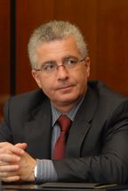 По словам Кирилла Татаринова, вопрос о целесообразности вывода на российский рынок «фирменных» облачных сервисов Microsoft планируется решить в течение 2011 года