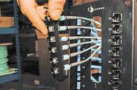 Рисунок 2. Достоинства волоконно-оптической технология Plug-and-Play в отношении предельной простоты прокладки проявляются в полной мере только в случае тщательного соблюдения всех указаний производителя. 