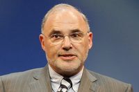 После назначения Лео Апотекера на новый пост появились рассуждения о том, что HP попытается объединиться с SAP или поглотить ее