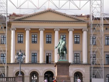 Это дворец правящего короля Норвегии Харальда V