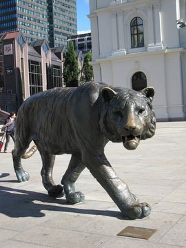 А это просто симпатичный тигр, «прогуливающийся» рядом с железнодорожным вокзалом Осло. Пусть он символизирует симпатичную агрессивность, которую проявляет Cisco на рынке систем ВКС, точнее, согласно терминологии самой компании, систем телеприсутствия.