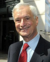 Работая с топ-менеджерами, Роберт Каплан убедился: начинать дорогу к вершинам руководства нужно с правильных вопросов о себе и о своих подчиненных. Фото: Harvard University