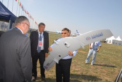 Беспилотный самолет позволяет получать изображения в радиусе 40 км от машины связи