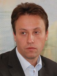 Дмитрий Изместьев сожалеет: в нашей стране еще не привыкли вкладывать деньги в собственное развитие