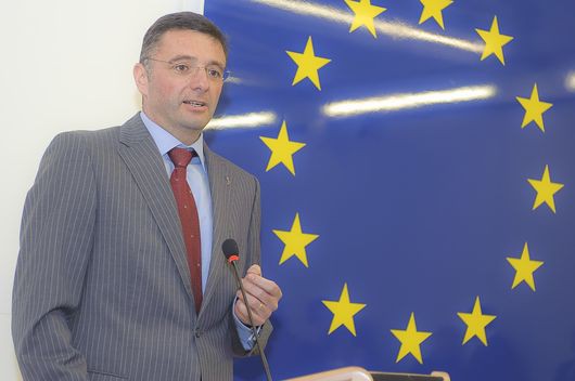 По словам Йорга Лейхтфилда, резолюция Европарламента касается технологий и цифровых устройств, предназначенных для прослушивания мобильных телефонов, перехвата SMS и слежки за использованием Интернета. Фото: spe.at