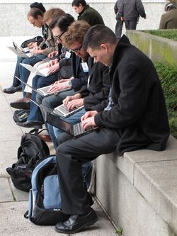 Сигналы Wi-Fi от ноутбуков, очевидно, вредно влияют на мужскую фертильность, — предположила группа аргентинских исследователей 