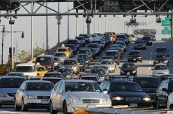 Операционный центр призван объединить и координировать взаимодействие различных подразделений городских органов управления. Источник: IBM