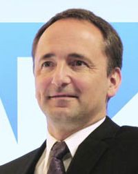 Джим Хагеманн Снабе «нам нужно было переработать всю базовую платформу. Только после этого можно приступать к массовым продажам». Источник: SAP