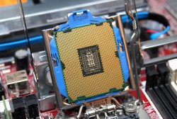 Производители серверов уже используют Xeon E5-2690 в своих продуктах