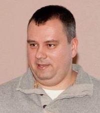 Олег Федоров продемонстрировал собравшимся, насколько ценен для них может быть мобильный телефон. Источник: Михаил Кондрашин