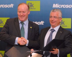 Cоглашение о создании на территории Сколково центра Microsoft подписали Конор Ленихан и Кирилл Татаринов