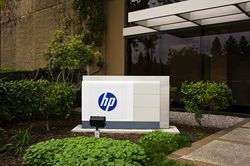 Официально планы по сокращению штата HP, численность которого во всем мире составляет около 350 тыс. сотрудников, еще не объявлены