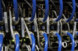 Автономность серверов «РСК Торнадо» облегчает задачу физического масштабирования. Источник: Intel