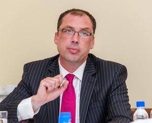 Фил Льюис Infor