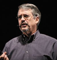 Лью Такер: «Облачные вычисления — это не столько внедрение новых фундаментальных технологий, сколько изменение методов доставки сервисов» 