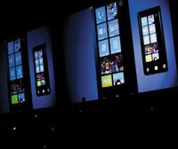 Аудитория MIX11 с большим энтузиазмом встретила демонстрацию возможностей новой версии мобильной операционной системы Windows Phone (Фото: Microsoft)