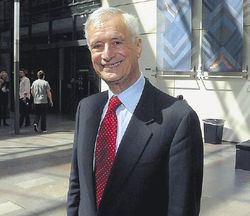 РАБОТАЯ С ТОП-МЕНЕДЖЕРАМИ, Роберт Каплан убедился: начинать дорогу к вершинам руководства нужно с правильных вопросов о себе и о своих подчиненных Фото: Harvard University