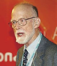 КЛЮЧЕВЫМ ЛЕКТОРОМ школы стал Тони Хоар – один из основоположников формальной верификации, работающий сейчас в отделении Microsoft Research в Кембридже Фото: Microsoft Research