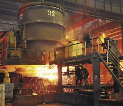 К ЧИСЛУ ГЕРОЕВ, несправедливо страдающих в конкурентной борьбе с пользователями пиратских программ, в Microsoft причислили металлургическую компанию «Северсталь» Фото: «Северсталь» 