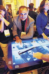 Мультисенсорный «стол» диагональю 46 дюймов