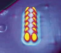 ПОЛУЧЕННОЕ С ПОМОЩЬЮ сканирующего туннельного микроскопа изображение 12 атомов железа, собранных на атомном уровне в антиферромагнетик 