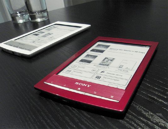 В РОССИИ Sony Reader PRS-T1 будет доступен в трех цветовых вариантах корпуса — черном, белом и красном Источник: Sony