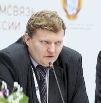 Сергей Ульянкин: «DVB-T2 — стандарт технически более совершенный, он обладает системой помехоустойчивого кодирования, а потому обеспечит передачу в эфир большего числа каналов и с лучшим качеством»