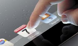 УЗНАВ О ЗАГАДОЧНОЙ ПРЕЗЕНТАЦИИ APPLE, которая была намечена на среду, 7 марта, в Сан-Франциско, все как один предположили, что на ней будет представлена новая версия планшета iPad Иллюстрация: Apple 