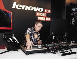 В ПРОШЛОМ ГОДУ LENOVO организовала свою первую глобальную маркетинговую кампанию под лозунгом For those who do («Не мечтай, действуй!») Источник: Lenovo 