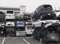 ЗЕМЛЕТРЯСЕНИЕ МАГНИТУДОЙ 9 баллов 11 марта прошлого года и последовавшее за ним чудовищное цунами нарушили работу местных фабрик по производству электроники