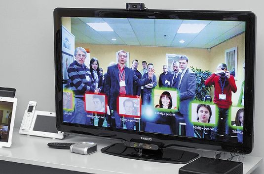 НОВЫЙ ИНТЕРФЕЙС ДЛЯ УПРАВЛЕНИЯ видеоконференциями с помощью жестов призван заменить собой многочисленные пульты управления средствами ВКС в комнате для конференций 