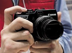 КАК УТВЕРЖДАЮТ В CANON, качество фотографий PowerShot G1 X не хуже, чем у зеркальных фотокамер 