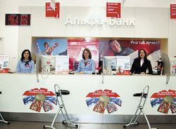 ОДНИМ ИЗ УСЛОВИЙ ПОСТРОЕНИЯ сети хранения данных в «Альфа-Банке» был расчет на десятилетний период эксплуатации, именно поэтому в качестве базовой технологии была использована наиболее скоростная система доступа, у которой есть шанс не устареть за это время 