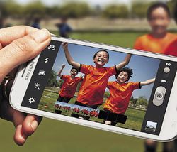 ПОСЛЕ УСПЕХА Galaxy S II от компании все снова ждали чего-то выдающегося Источник: Samsung 