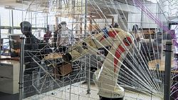 В MIT Media Lab плетет паутину огромный паук-робот