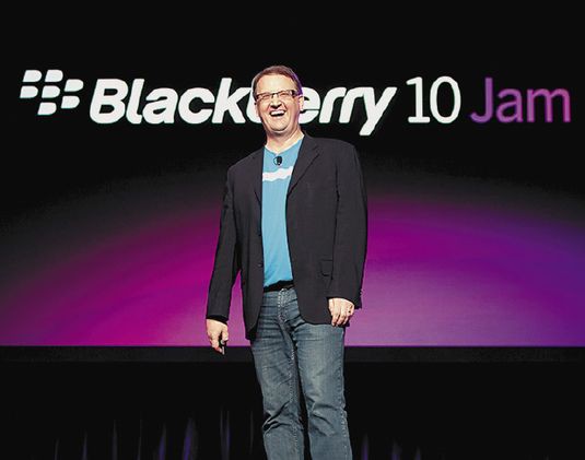 СКОТТ ТОТЦКЕ: «Индустрия уже многие годы обещает потребителям мобильную коммерцию и возможность пользования смартфоном в качестве кошелька. Если эта идея реализуется, необходимы гарантии безопасности. Если пользователь не будет доверять мобильной платформе, ее трудно будет продавать» Источник: blackberryworld.com 