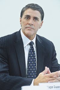 ПО СЛОВАМ КАРЛА ЭШЕНБАХА, программно-определяемый ЦОД — это стандартизированный, целостный подход к предоставлению ИТ-инфраструктуры как сервиса 