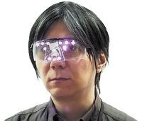 Очки прячут от камер лица